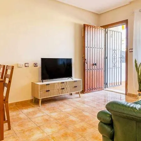 Apartamento Groundfloor Pink Torrevista - Winter By The Sea