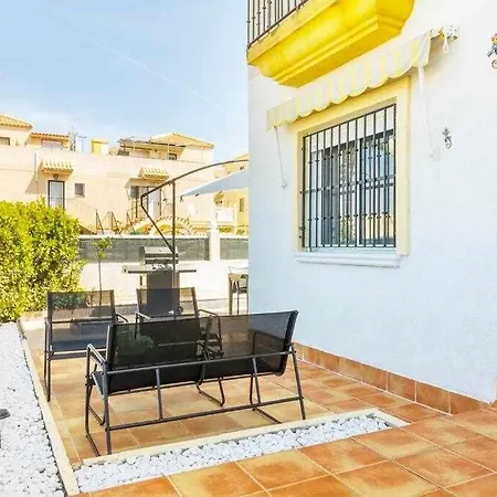 Apartamento Groundfloor Pink Torrevista - Winter By The Sea